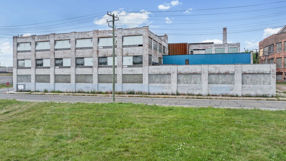 More Photos Of 4444 Lawton Ave, Detroit Warehouse For Sale
