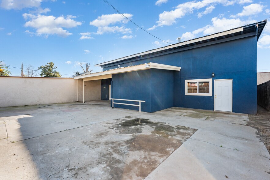 More Photos Of 1825 Baker St, Bakersfield Specialty For Sale
