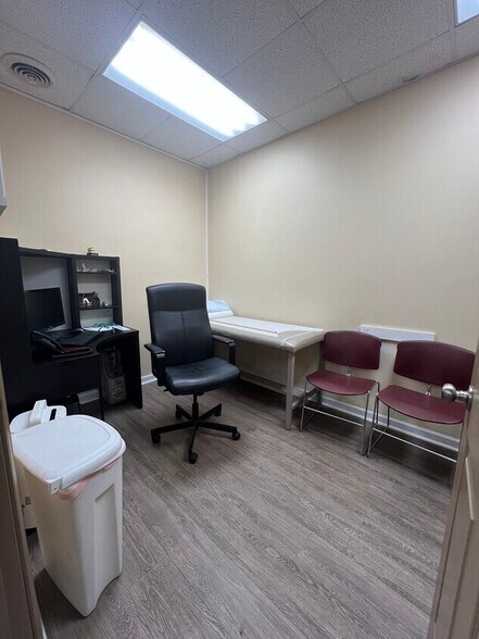 More Photos Of 600 Iron City Dr, Pittsburgh Freestanding For Lease