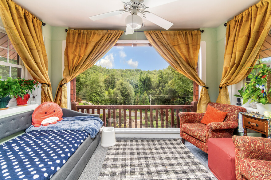 More Photos Of 2009 Park Ave, Hot Springs Hospitality For Sale