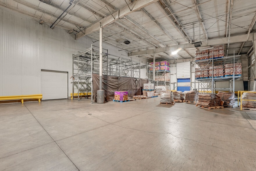 More Photos Of 400 Great Lakes Pky, Bellevue Warehouse For Sale