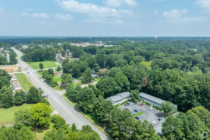 More Photos Of 3300 N Elm St, Greensboro Apartments For Sale