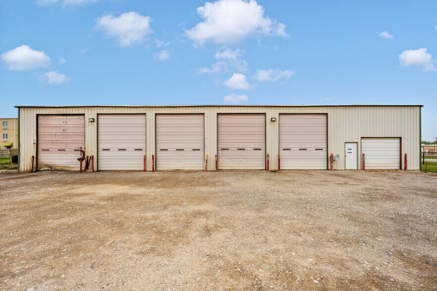 More Photos Of 403 Linwood Plz, Lindsay Warehouse For Sale