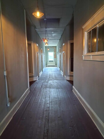 More Photos Of 102 E Main St, Princeton Office For Lease