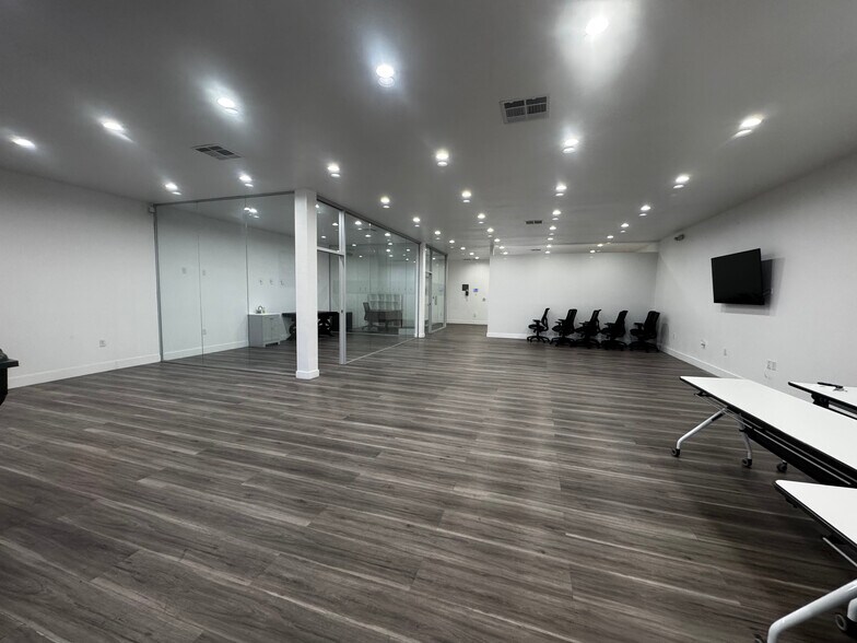 More Photos Of 12372 Garden Grove Blvd, Garden Grove Medical For Lease