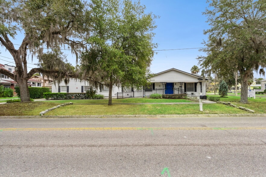 Primary Photo Of 27 S Center St, Eustis Assisted Living For Sale