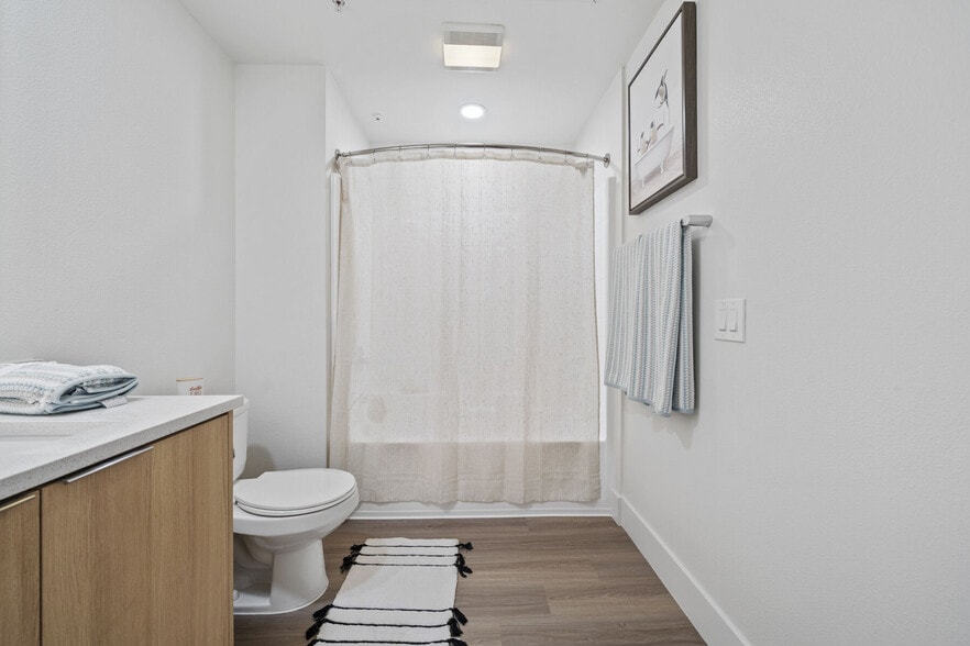 More Photos Of 11049 Magnolia Blvd, North Hollywood Apartments For Lease