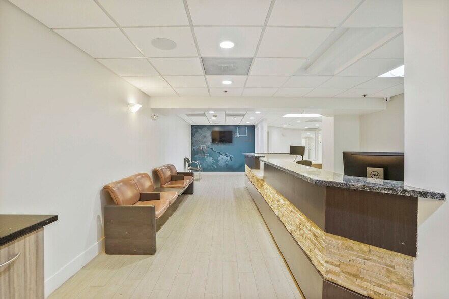 More Photos Of 3 Washington Cir NW, Washington Office For Sale