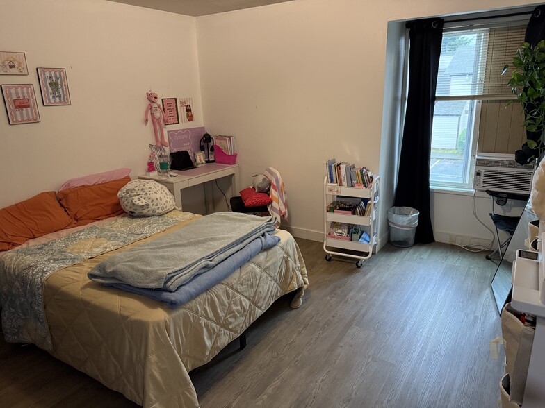 More Photos Of 1046 NE 17th Ave, Hillsboro Apartments For Sale