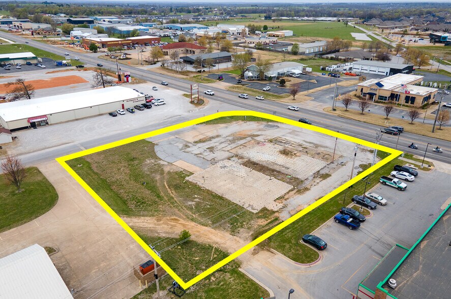 More Photos Of 895 E Henri de Tonti Blvd, Tontitown General Retail For Sale