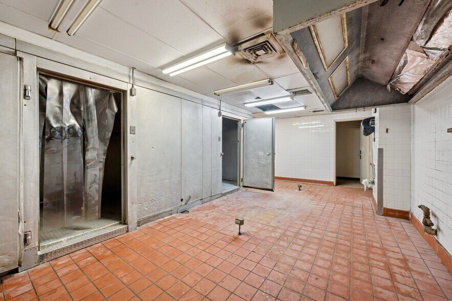 More Photos Of 2020 N Lincoln Park West, Chicago Apartments For Sale