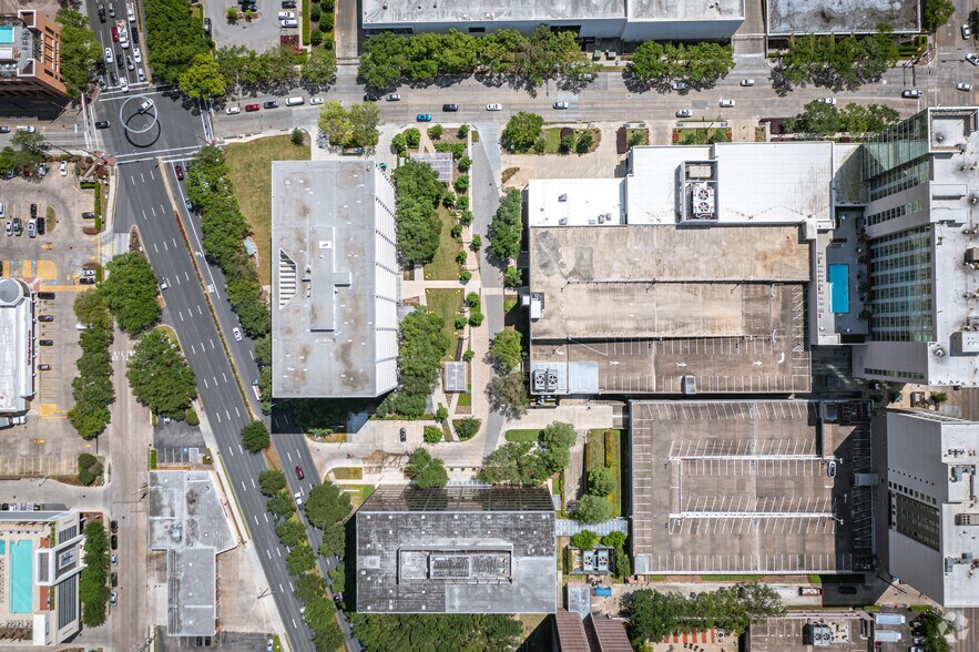 More Photos Of 5251 Westheimer Rd, Houston Unknown For Lease