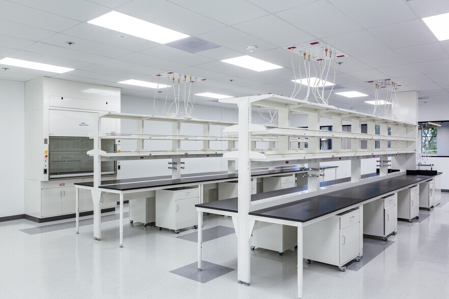 More Photos Of 6815 Flanders Dr, San Diego Unknown For Lease