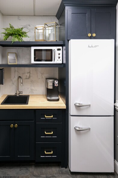 More Photos Of 1990 Augusta St, Greenville Office For Lease