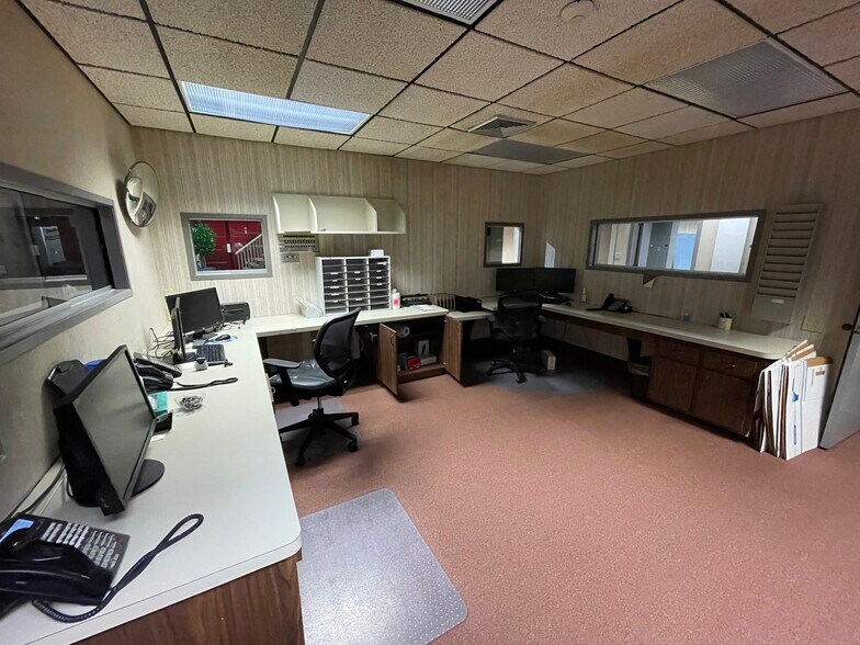 More Photos Of 3663 Bee Ridge Rd, Sarasota Medical For Lease