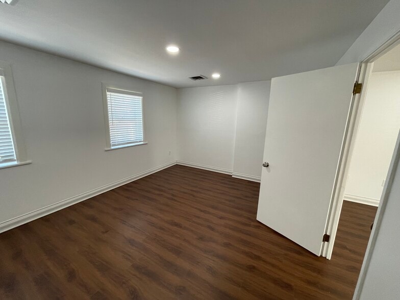 More Photos Of 6928 Miami Ave, Cincinnati Office For Lease