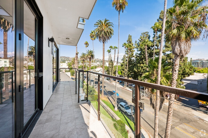 More Photos Of 137 N Doheny Dr, West Hollywood Apartments For Sale
