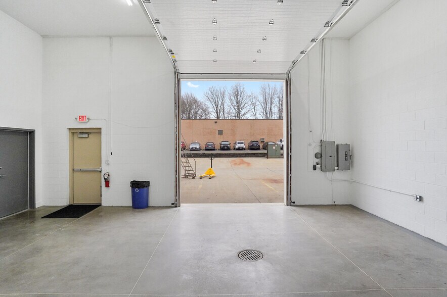 More Photos Of 1337 Commerce Dr, Stow Warehouse For Sale