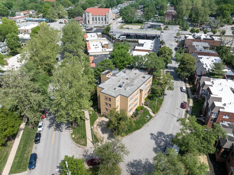 More Photos Of 4339 Roanoke Pkwy, Kansas City Apartments For Sale
