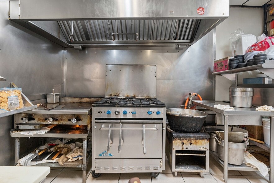 More Photos Of 7575 Broadway St, Denver Restaurant For Sale