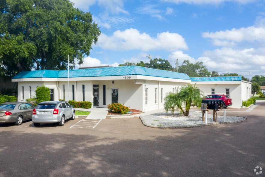 Primary Photo Of 4509 Bee Ridge Rd, Sarasota Medical For Sale
