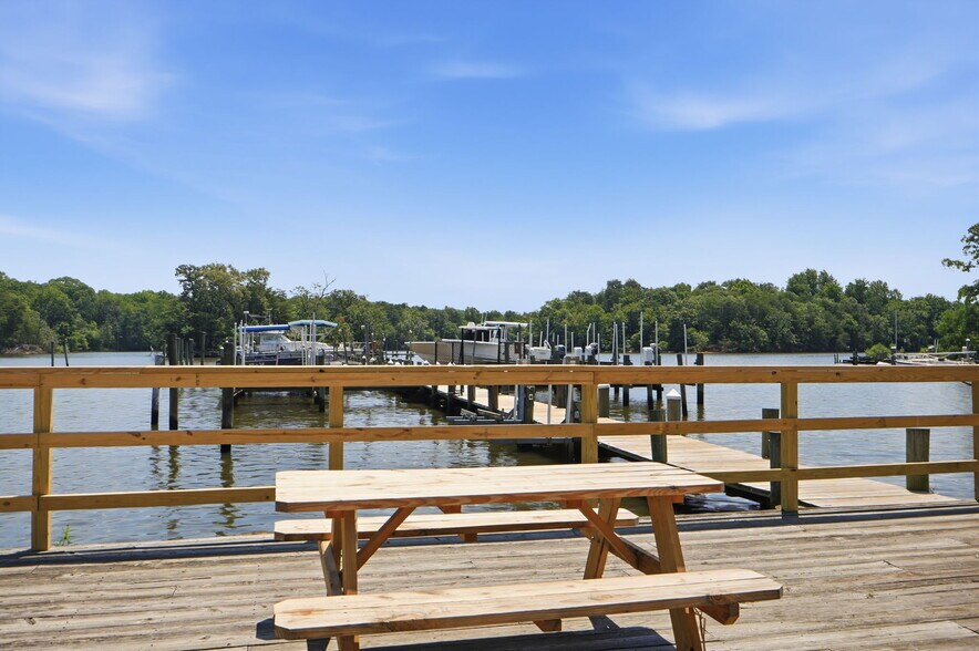 More Photos Of 7813 Leymar Rd, Glen Burnie Marina For Sale