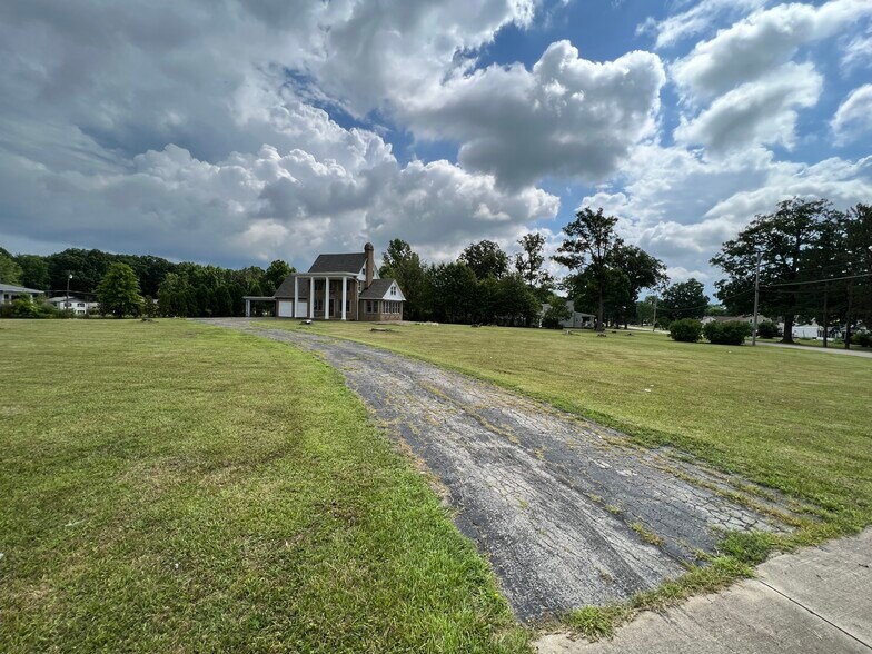 More Photos Of 171 N Canfield Niles Rd, Austintown Office Residential For Sale