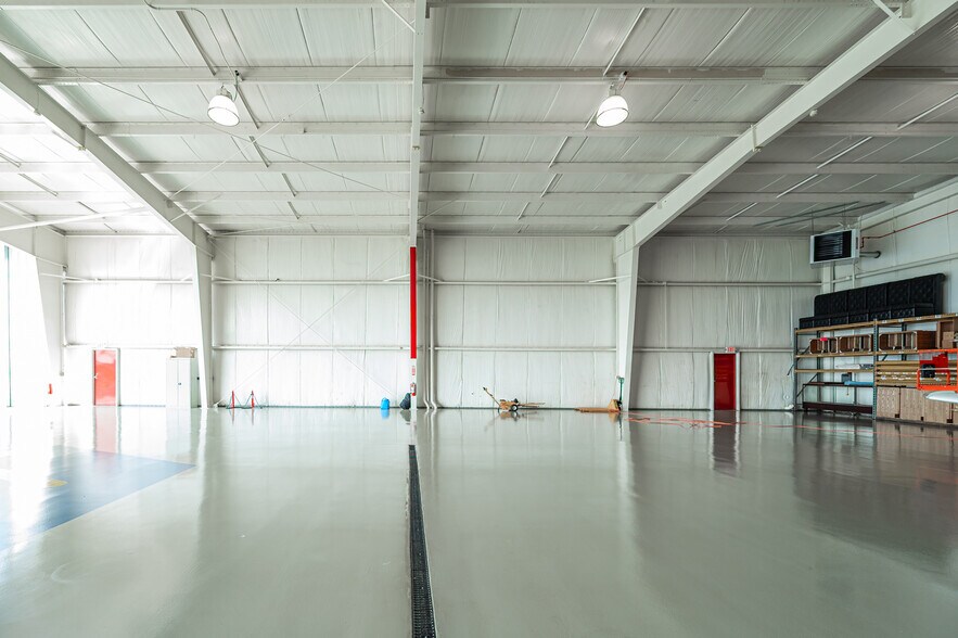 More Photos Of 300 Heath Rd, Heath Airplane Hangar For Sale