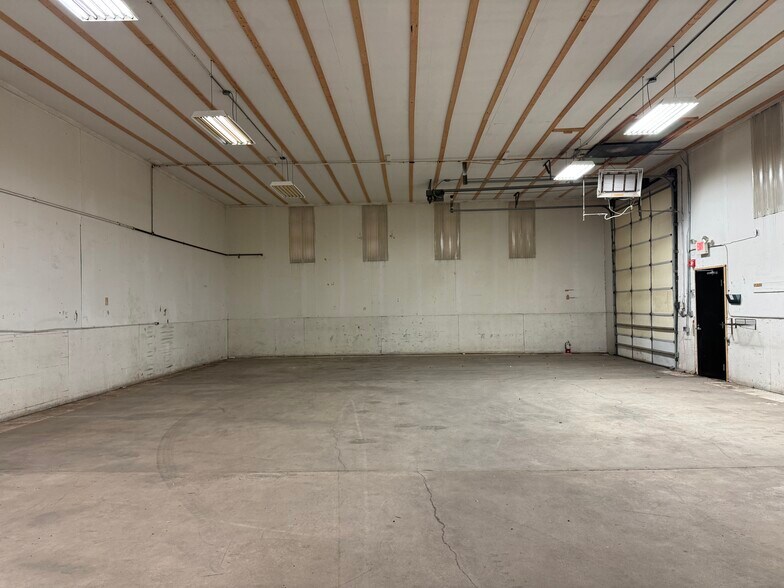 More Photos Of 815 Meridian St, Sault Sainte Marie Distribution For Sale