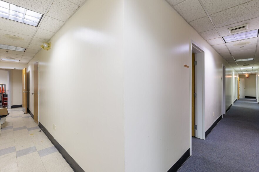 More Photos Of 19-25 Main St, Hartford Office Residential For Sale