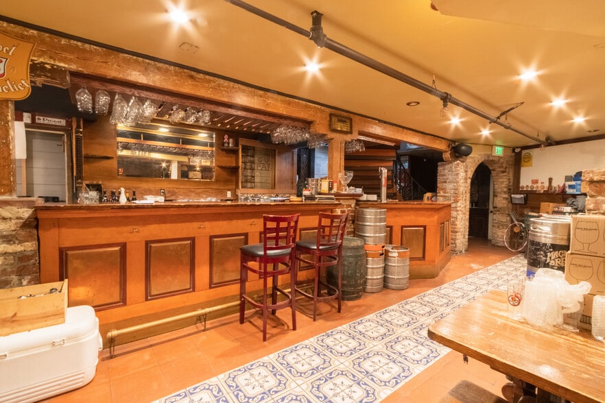 More Photos Of 800 Greenwich St, San Francisco Storefront Retail Residential For Lease