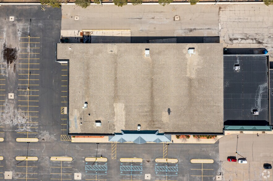 More Photos Of 45300 Hayes Rd, Macomb Township Freestanding For Lease