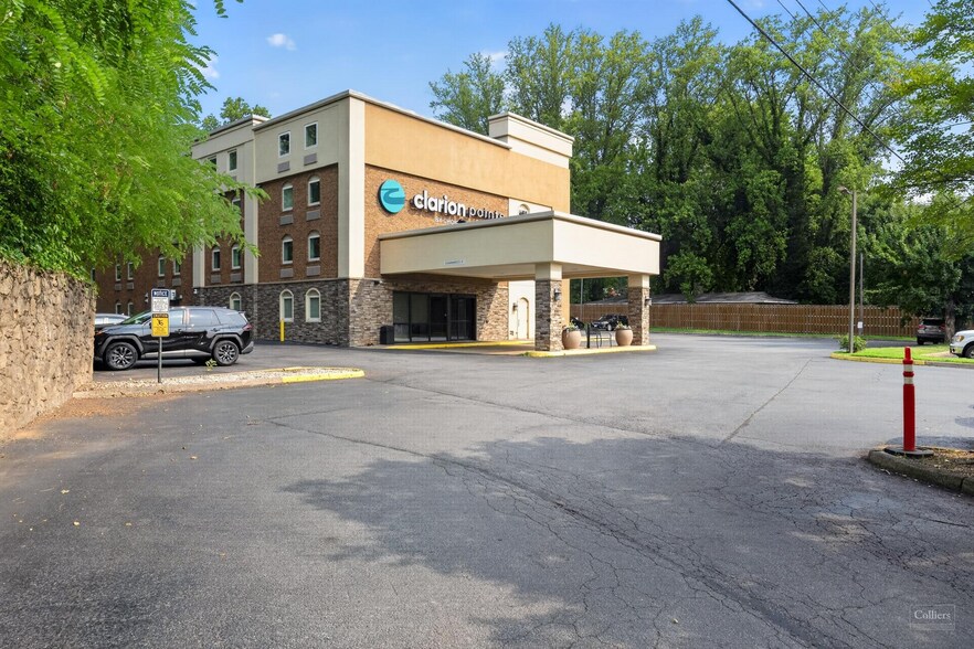 Primary Photo Of 1803 Emmet St N, Charlottesville Hotel For Sale
