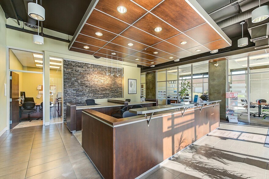 More Photos Of 2040 Springfield Rd, Kelowna Apartments For Sale