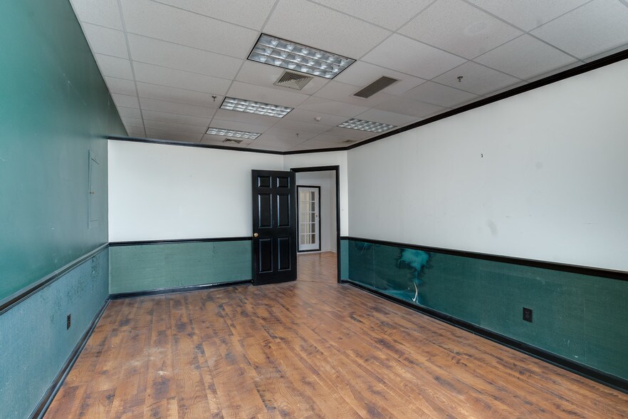 More Photos Of 112 Main St, Putnam Storefront Retail Office For Lease
