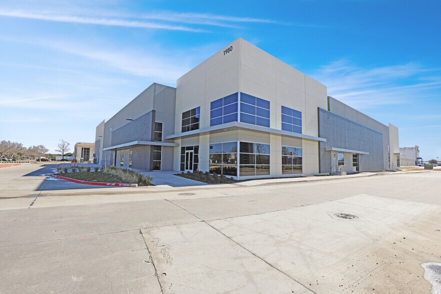 More Photos Of 1940 Lakepointe Dr, Lewisville Showroom For Sale