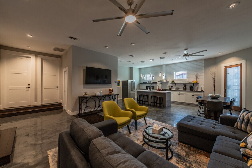 More Photos Of 630 S Walters, San Antonio Freestanding For Sale