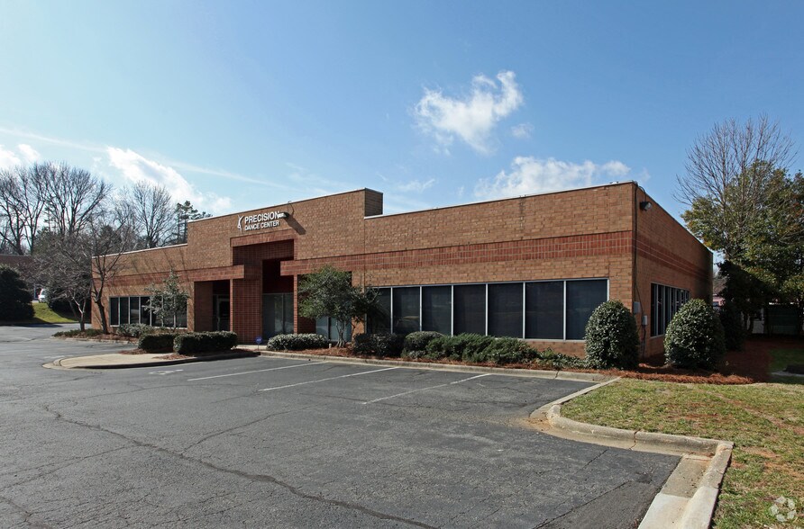 More Photos Of 5104 Reagan Dr, Charlotte Light Distribution For Lease