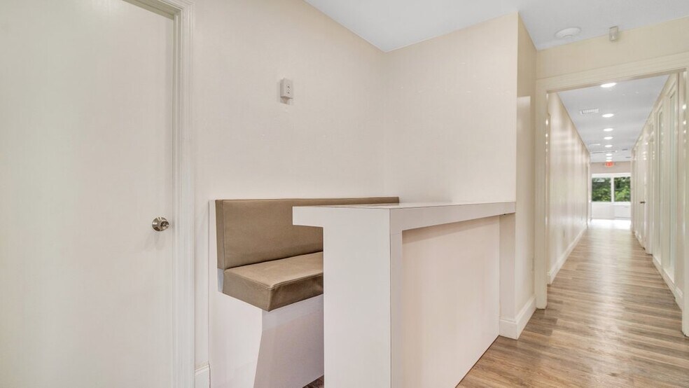 More Photos Of 230 E Marks St, Orlando Office Residential For Lease