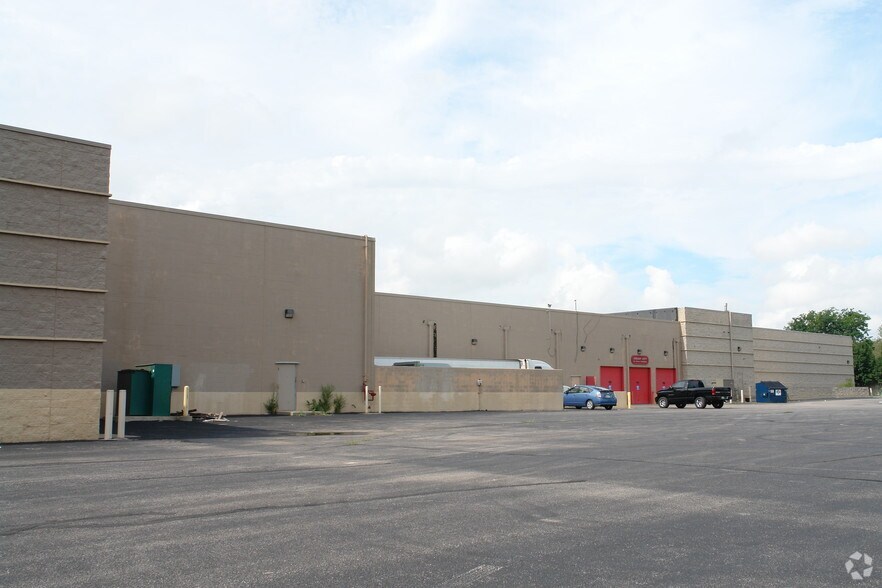 More Photos Of 6920-6930 W Kellogg Dr, Wichita Freestanding For Lease