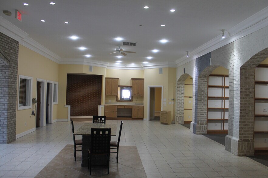 More Photos Of 105 W Carmel Dr, Carmel Industrial For Sale