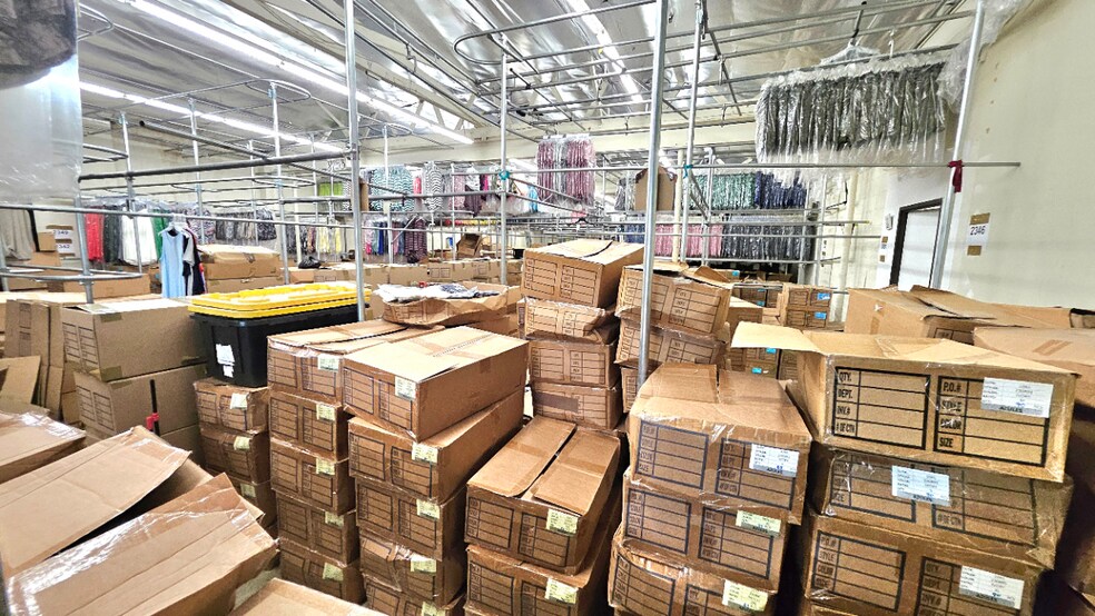 More Photos Of 929 E 14th St, Los Angeles Warehouse For Lease