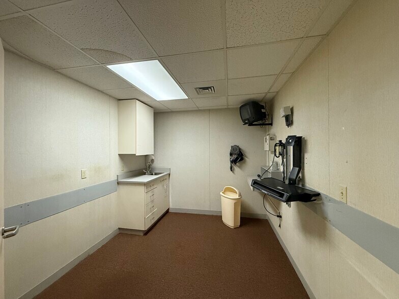 More Photos Of 1704 S Custer Rd, Monroe Medical For Sale