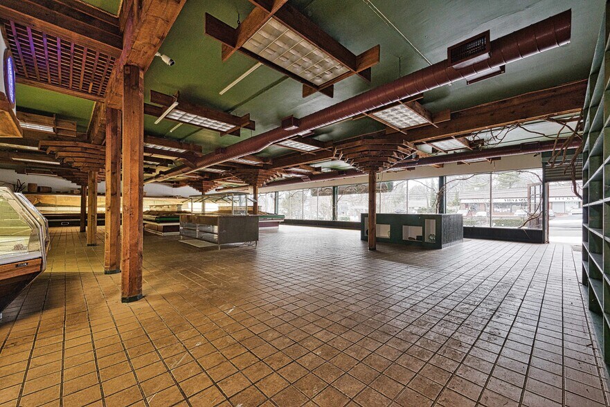 More Photos Of 80 E Main St, Huntington Freestanding For Sale
