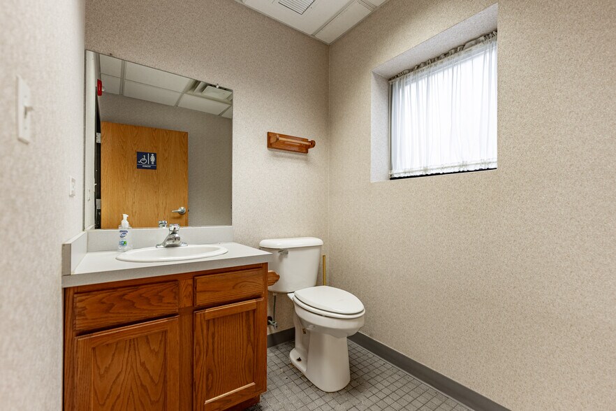 More Photos Of 5430 Saint Charles Rd, Berkeley Office For Sale