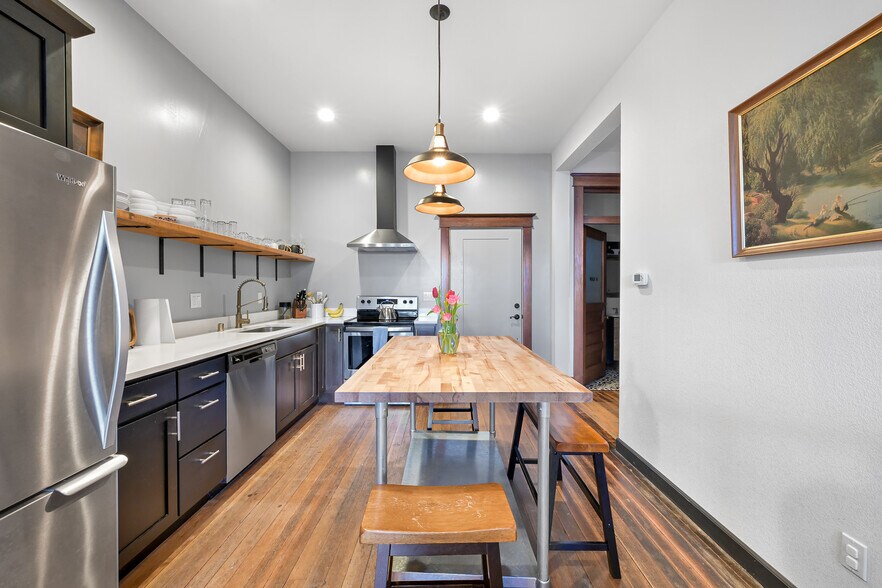 More Photos Of 412 Front St, Lynden Storefront Retail Residential For Sale