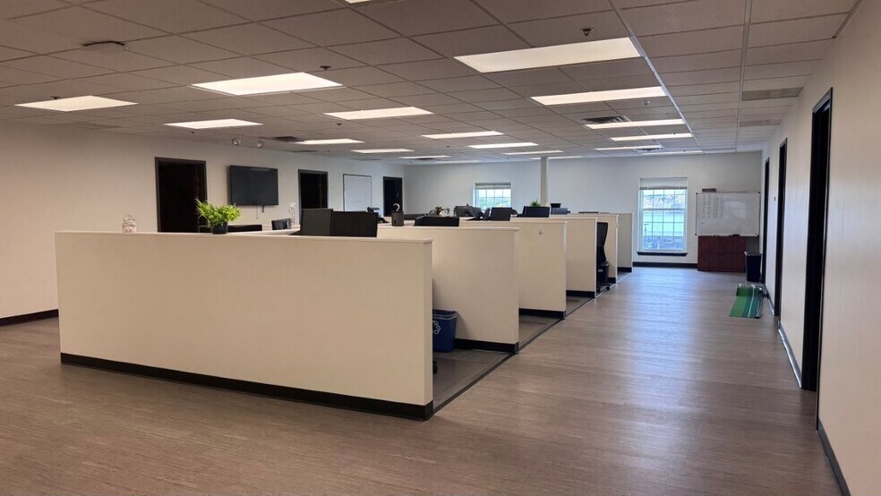 More Photos Of 1750 E Main St, St Charles Office For Sale