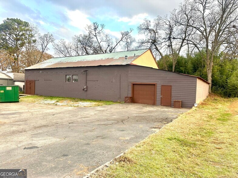 More Photos Of 1300 W Taylor St, Griffin General Retail For Sale