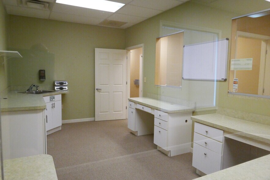 More Photos Of 142 Linden Dr, Winchester Office For Sale