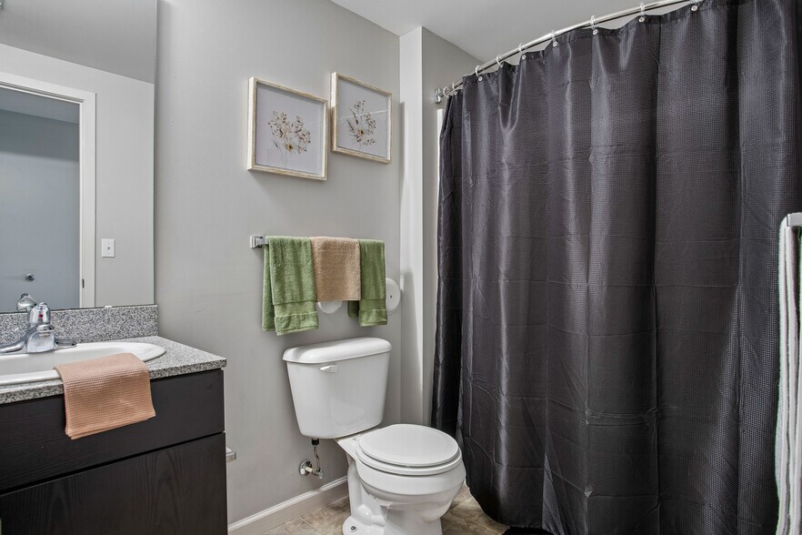 More Photos Of 1 Campus Edge Dr, Edwardsville Apartments For Sale